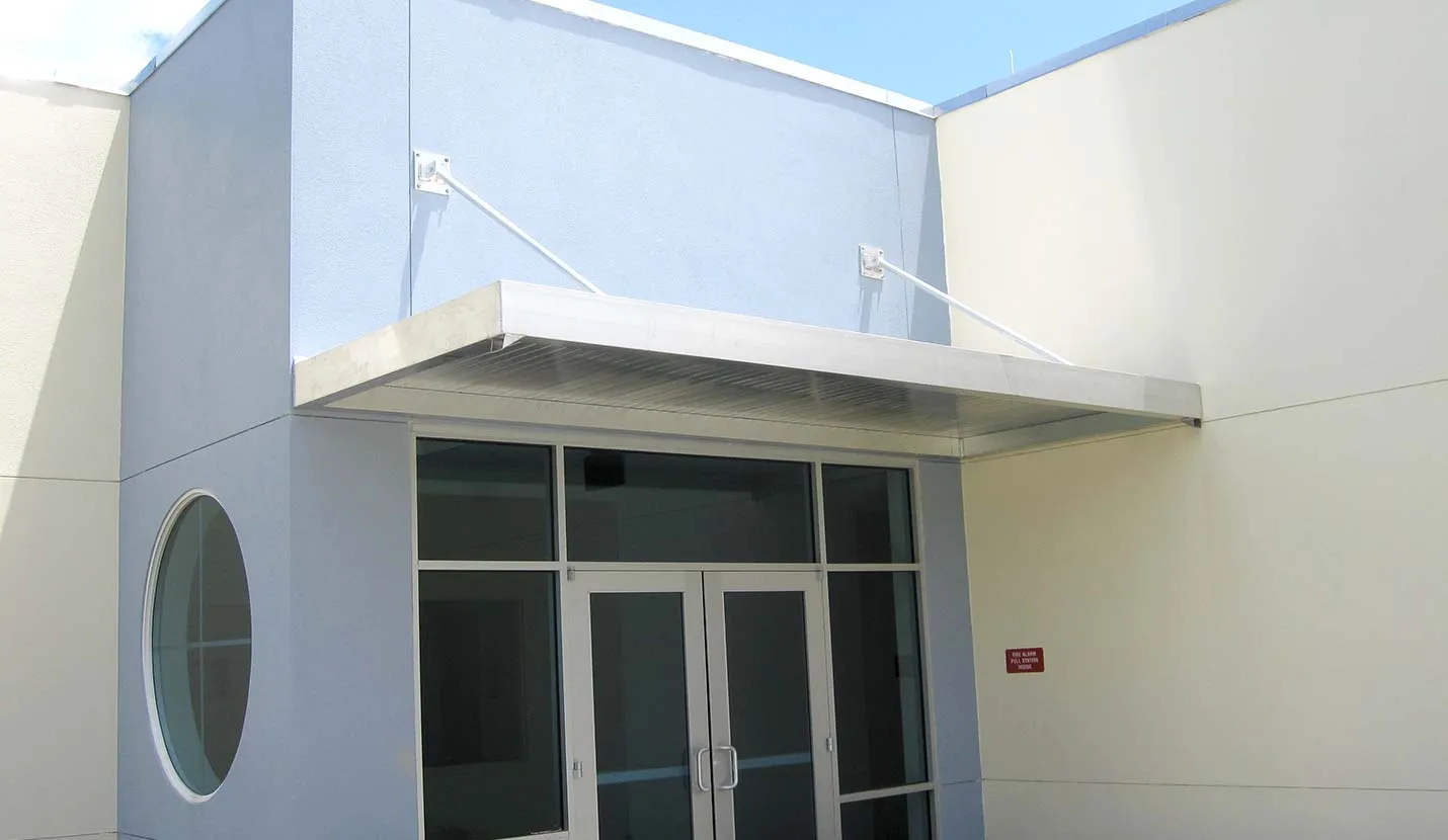 مؤسسة الجزيرة: خبراء تركيب سقف ساندوتش بانل معزول بالرياض